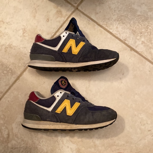 New Balance Tennis Shoes - Picture 5 of 6